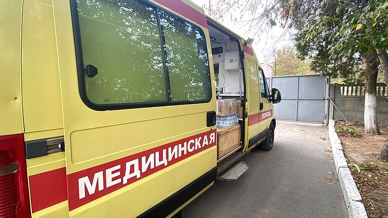 Игорь Кастюкевич встретил автомобиль скорой помощи, который передали жители и организации Архангельска для работы гуманитарной миссии в Херсонской области
