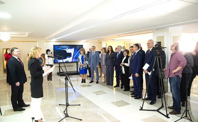 В Совете Федерации открылась выставка «Время первых»