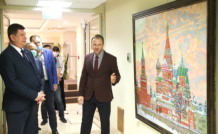 Виктор Смирнов принял участие в открытии выставки картин художника-живописца Ильи Лысенкова