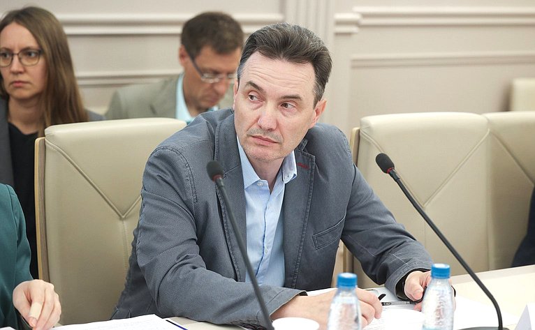 Совещание Комитета СФ по бюджету и финансовым рынкам «Трансформация трудовых отношений в условиях цифровизации: преодоление теневой занятости и восстановление социально-трудовых гарантий и фискальной устойчивости бюджетной системы РФ»
