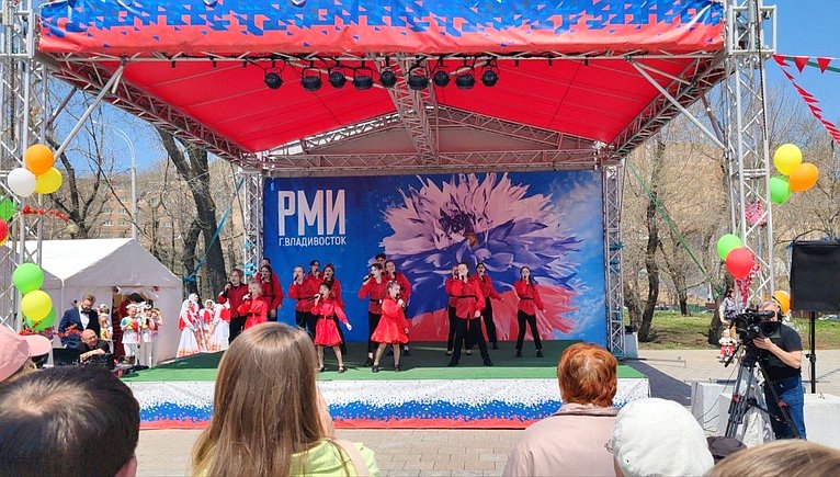 Александр Ролик принял участие в праздничных и профориентационных мероприятиях, посвященных Дню Весны и Труда