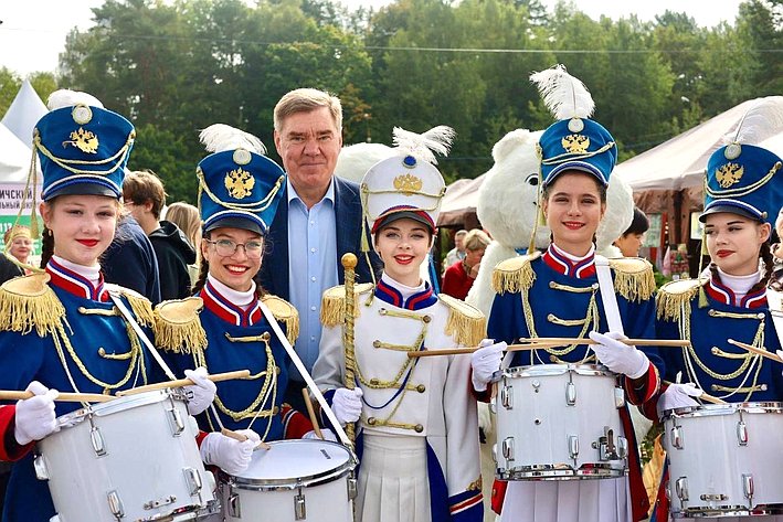 Александр Савин стал одним из почетных гостей ярмарки «Калужская осень-2025»