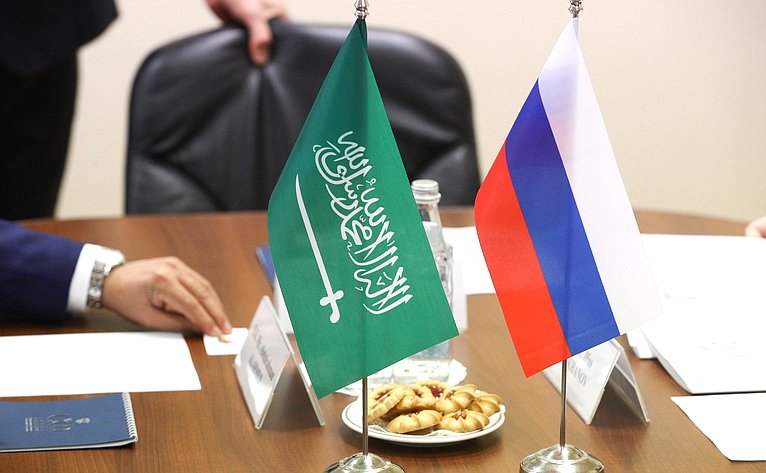 Встреча Ильяса Умаханова с Чрезвычайным и Полномочным Послом Королевства Саудовская Аравия в Российской Федерации Абдулрахманом Аль-Ахмедом