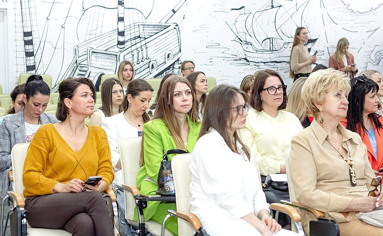 Елена Писарева в ходе поездки в регион приняла участие в экономическом форуме «Грани женского лидерства»