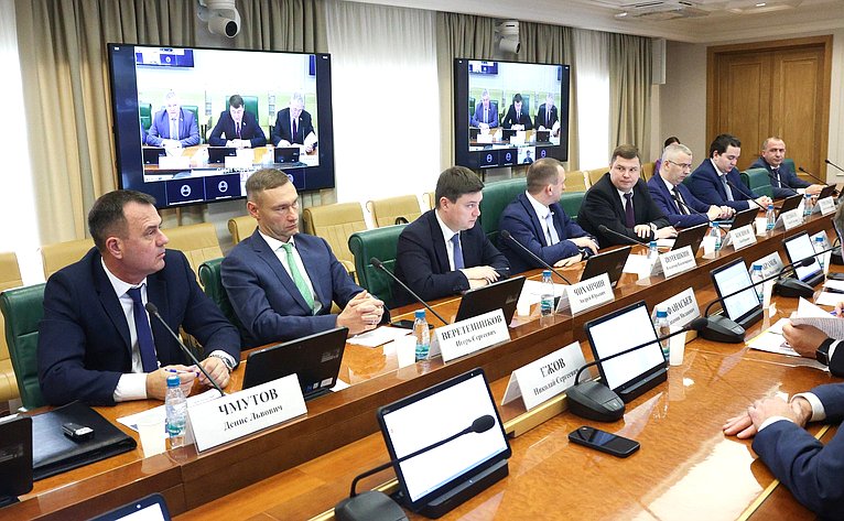 Круглый стол Комитета СФ по экономической политике на тему «О расширении маршрутной сети воздушных перевозок, выполняемых из аэропортов Дальнего Востока»