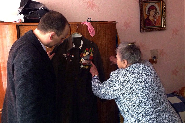 Михаил Марченко поздравил брянских женщин-ветеранов Великой Отечественной войны