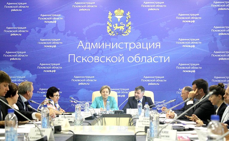 В Псковской области состоялось совместное выездное заседание Экспертного совета и Палаты молодых законодателей при СФ