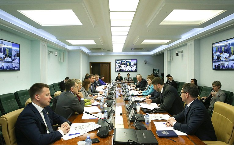 Совещание Комитета СФ по федеративному устройству, региональной политике, МСУ и делам Севера