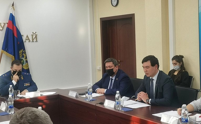 Владимир Полетаев в ходе работы в регионе принял участие в совещании с инвесторами Республики Алтай