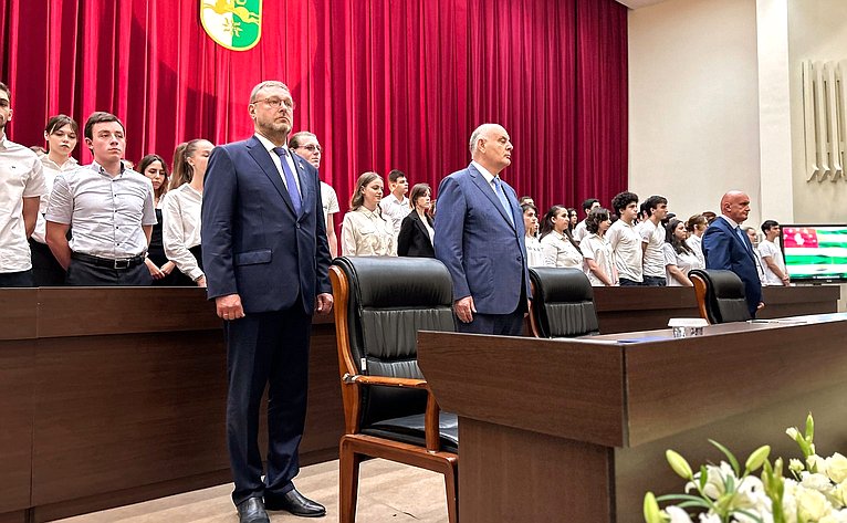 Делегации Совета Федерации приняла участие в праздничных мероприятиях по случаю 15- летия признания независимости Республики Абхазия