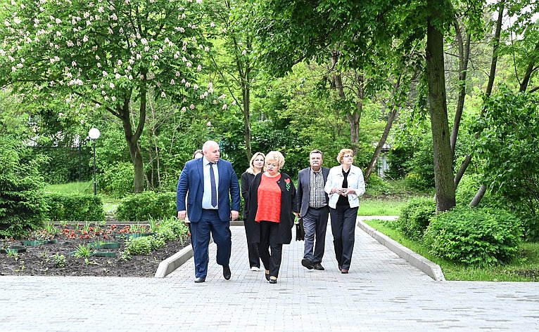 Оксана Хлякина посетила город Елец Липецкой области и вместе с главой города провели осмотр школ, медицинского колледжа и других социально значимых учреждений