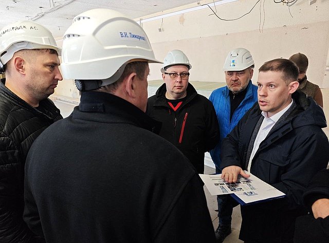 Андрей Хапочкин вместе с главой региона Валерием Лимаренко провел инспекционную поездку по ряду строящихся объектов областного центра