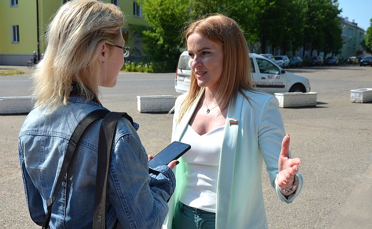 Ирина Кожанова приняла участие в празднике для детей в г. Ярцево Смоленской области
