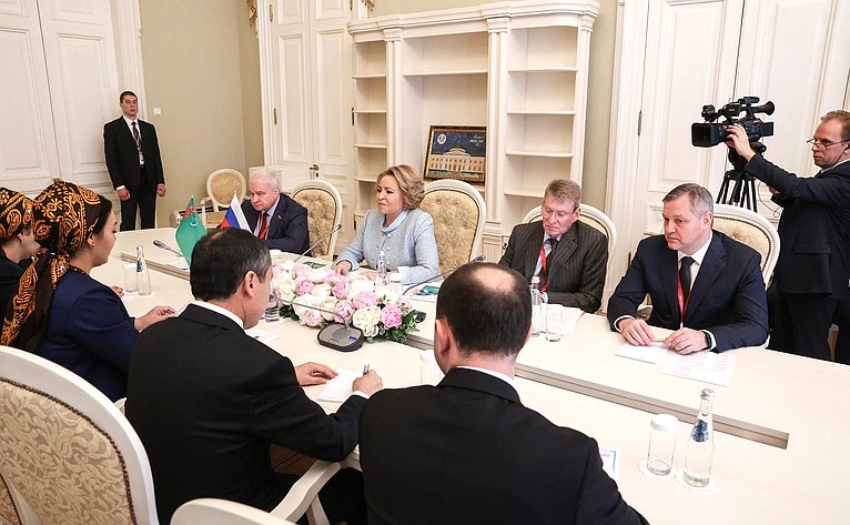 Валентина Матвиенко провела встречу с Председателем Меджлиса Туркменистана Дуньягозель Гулмановой