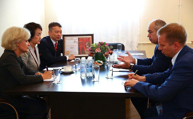 Двусторонняя встреча зам. Председателя СФ И.М.-С. Умаханова с мэром г. Йокагама Фумико Хаяси (Япония)