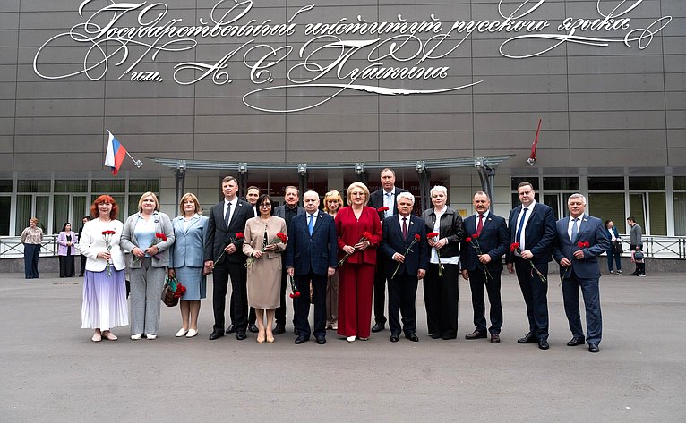 Лилия Гумерова провела круглый стол на тему «О государственной политики в области защиты, поддержки и развития русского языка». Мероприятие состоялось на площадке Государственного института русского языка имени А.С. Пушкина