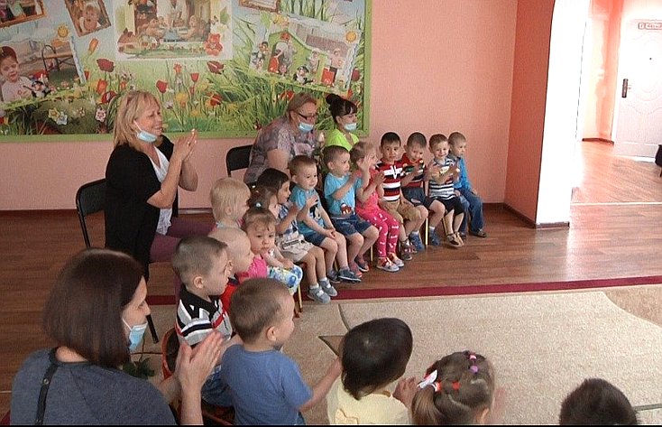 Юрий Валяев поздравил воспитанников Дома ребенка в Еврейской автономной области с Международным днем защиты детей