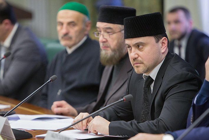 Заместитель Председателя Совета Федерации Ильяс Умаханов провел совещание по подготовке к сезону хаджа 2015 года