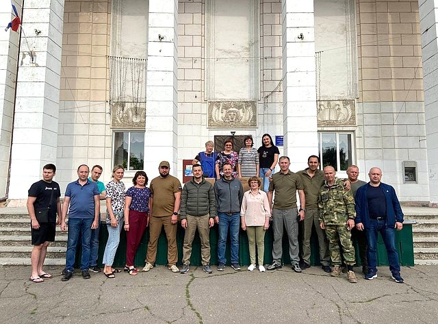 Андрей Хапочкин встретился с представителями администрации и жителями ДНР