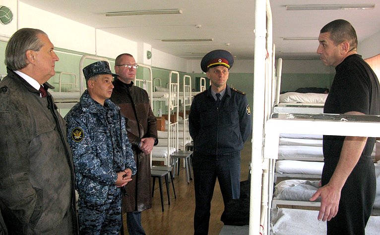 Сенатор А. Александров посетил ИК — 2 и ИК — 3 в Калужской области