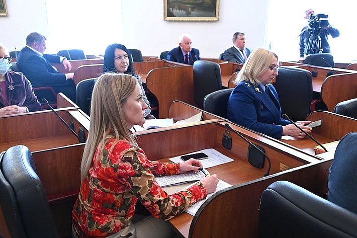 Ирина Кожанова приняла участие в заседании комитета Смоленской областной Думы по вопросам агропромышленного комплекса