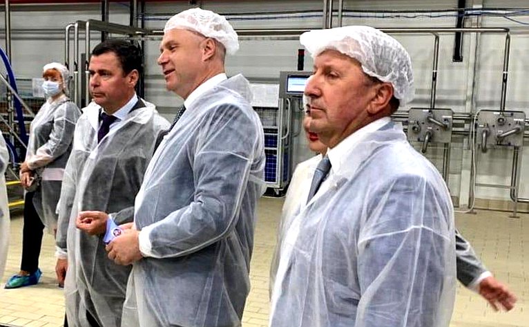 Сергей Березкин вместе с губернатором Ярославской области Дмитрием Мироновым приняли участие в торжественном открытии завода по производству мороженого в Тутаеве