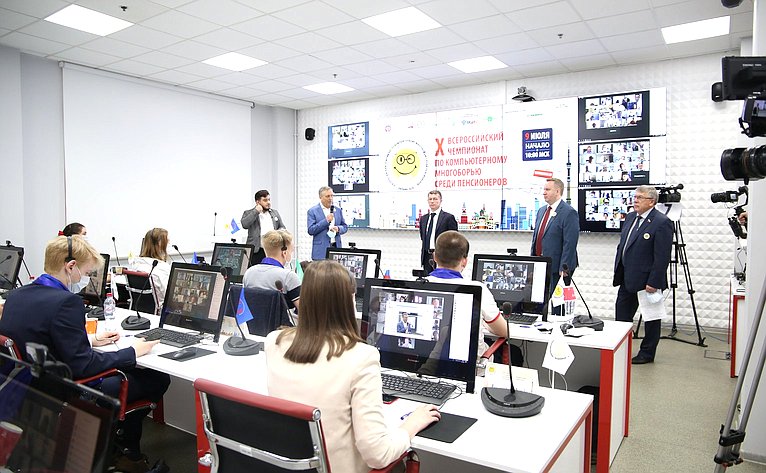 Валерий Рязанский принял участие в открытии финального этапа юбилейного X Всероссийского чемпионата по компьютерному многоборью среди пенсионеров