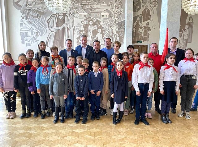 Айрат Гибатдинов принял участие в торжественном возложении цветов к памятнику Ленина совместно с губернатором Ульяновской области А. Русских