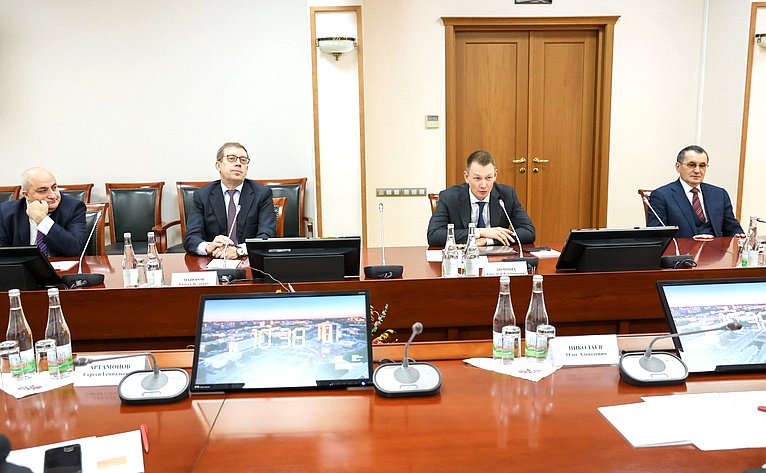 Встреча сенаторов РФ с руководством Чувашской Республики
