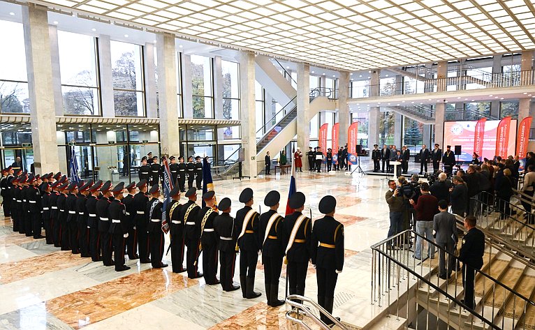 Торжественная церемония вручения переходящего знамени Президента РФ победителю смотр-конкурса на звание «Лучший казачий кадетский корпус»