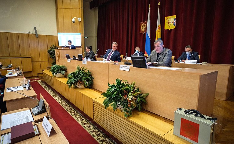 Вячеслав Тимченко в ходе рабочей поездки в регион принял участие во внеочередном пленарном заседании областного Законодательного Собрания