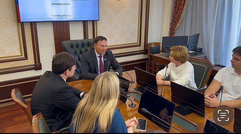 Александр Ролик провёл встречу со студентами-старостами первого курса Юридического факультета МГУ имени М.В. Ломоносов