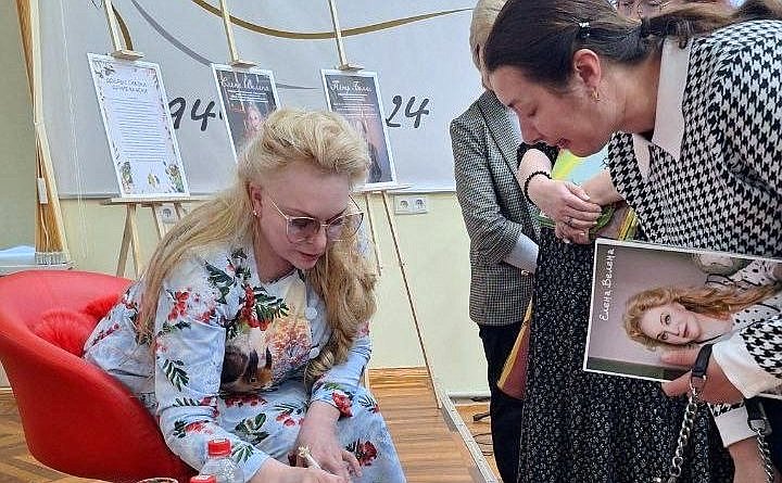 Елена Писарева организовала творческие встречи с автором детских сказок Еленой Веленой