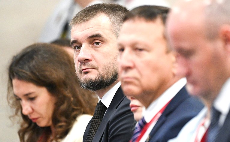Сессия «Национальная модель: улучшение делового климата России и инвестиционное развитие регионов Дальнего Востока». X Восточный экономический форум