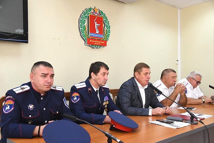 Николай Семисотов провел рабочие встречи атаманов казачьих округов в Волгоградской области