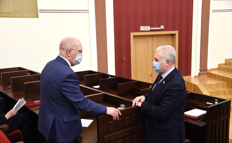 Сергей Мартынов принял участие в работе сессии регионального парламента