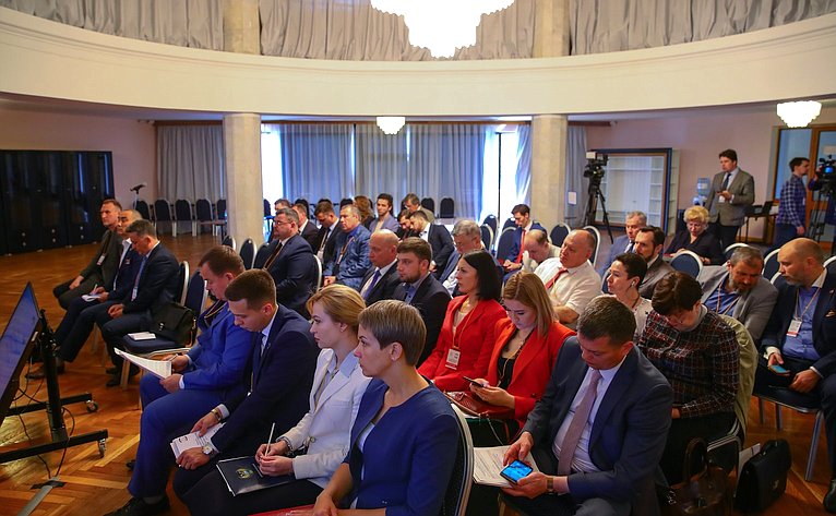 Заседание секции «Совместное участие некоммерческих организаций РФ и Донбасса в развитии общественной дипломатии»
