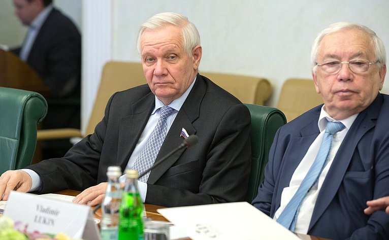 В. Марков и В. Лукин