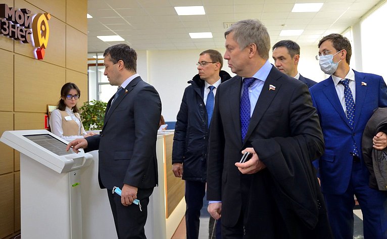 Сенаторы РФ посетили Центр поддержки малого и среднего предпринимательства «Мой бизнес»