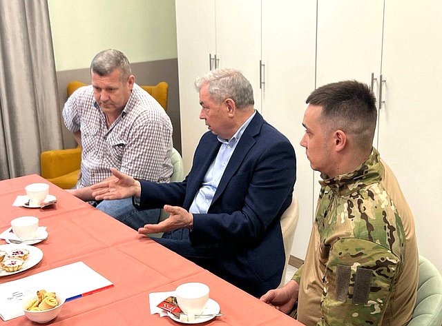 Анатолий Артамонов в рамках рабочей поездки в регион встретился с ветеранами специальной военной операции