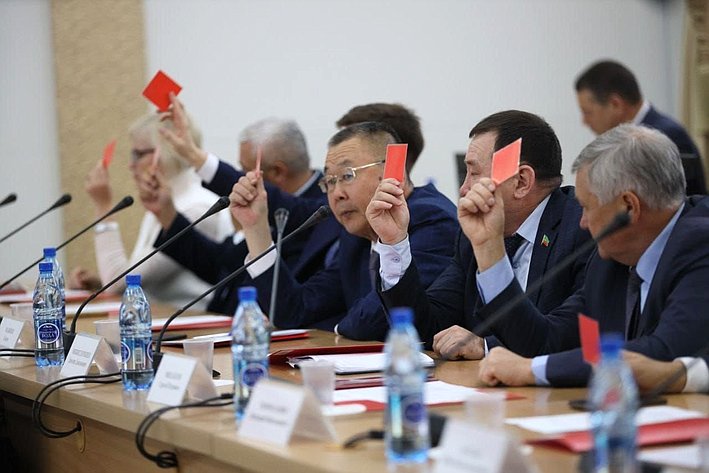 Баир Жамсуев принял участие в первом заседании Законодательного собрания региона в новом составе