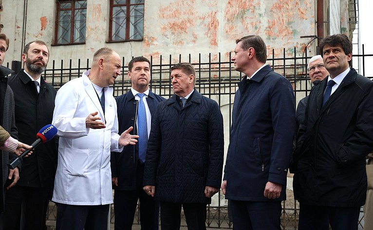 Сенаторы посетили строительство стационара Иркутской областной детской клинической больницы