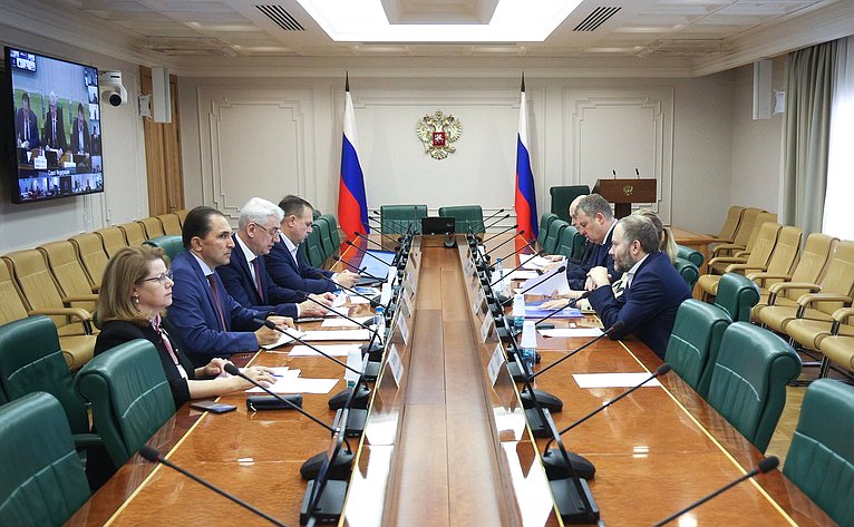 Круглый стол на тему «Вопросы государственной поддержки развития электроэнергетики на территории Дальневосточного федерального округа»