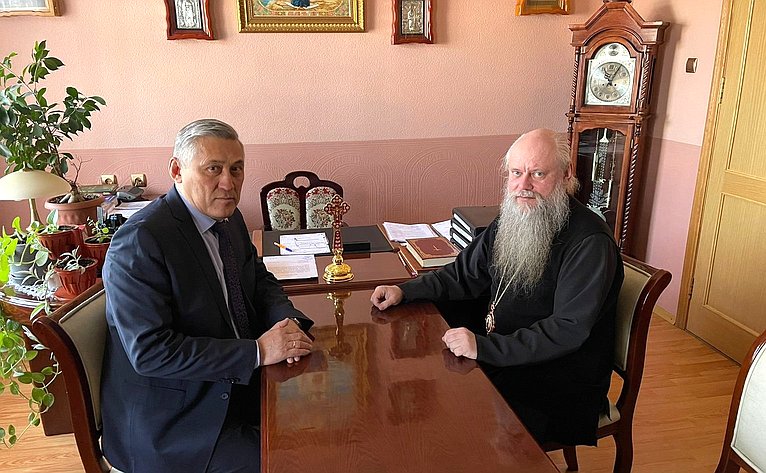 Юрий Валяев провел встречу в Биробиджанской епархии РПЦ