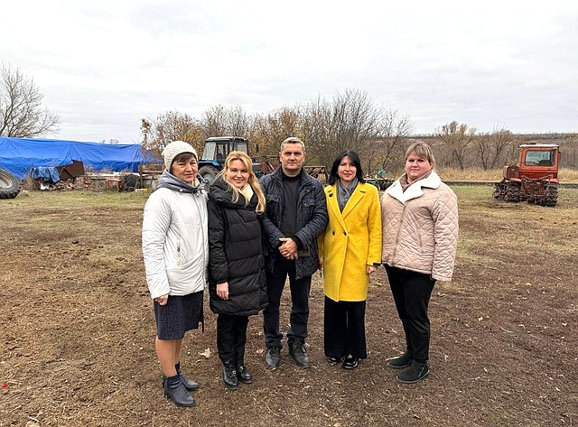 Дарья Лантратова в рамках региональной поездки посетила хозяйство Владимира Прудникова в Белокуракинском районе