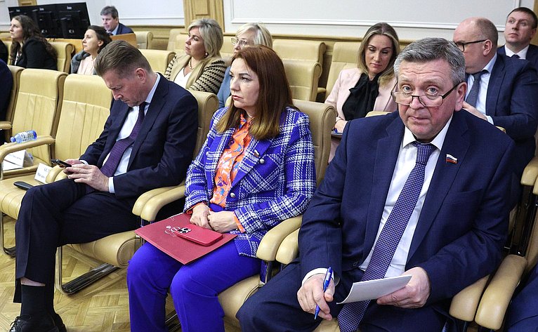 Встреча сенаторов Российской Федерации с Министром юстиции РФ Константином Чуйченко в формате «Открытого диалога»
