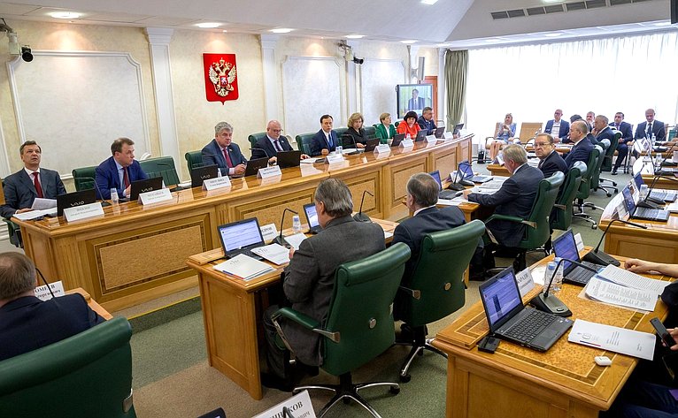 Совместное расширенное заседание Комитета СФ по конституционному законодательству и государственному строительству и Комитета СФ по обороне и безопасности
