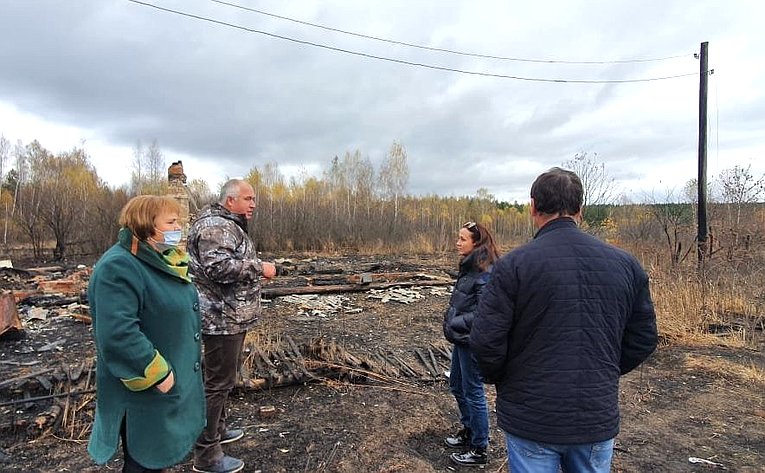Ирина Петина и Игорь Греков провели встречу с жителями военного городка п. Желтухинский, дома которых наиболее пострадали от взрывов