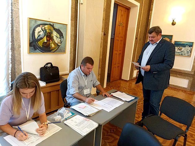 Сергей Колбин посетил в Севастополе участки для голосования на референдуме для жителей ДНР, ЛНР, Запорожской и Херсонской областей