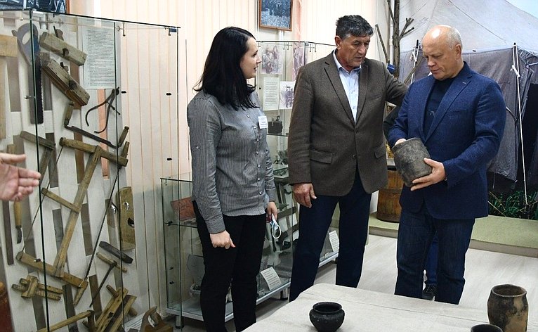 Виктор Назаров совместно с главой района Василием Майстепановым посетили ключевые объекты инфраструктуры Большеречья